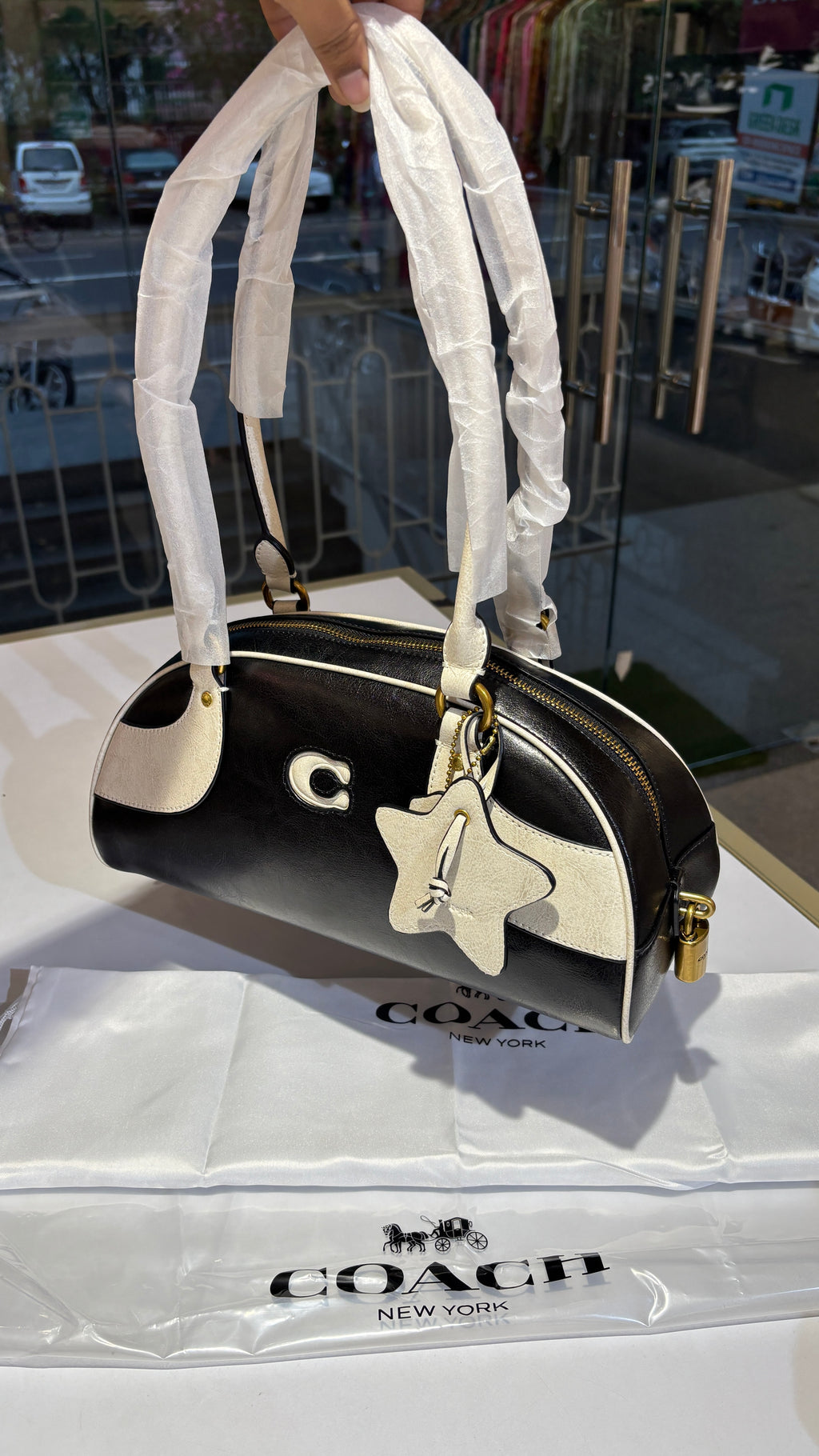 Vintage-Inspired Two-Tone Leather Bag