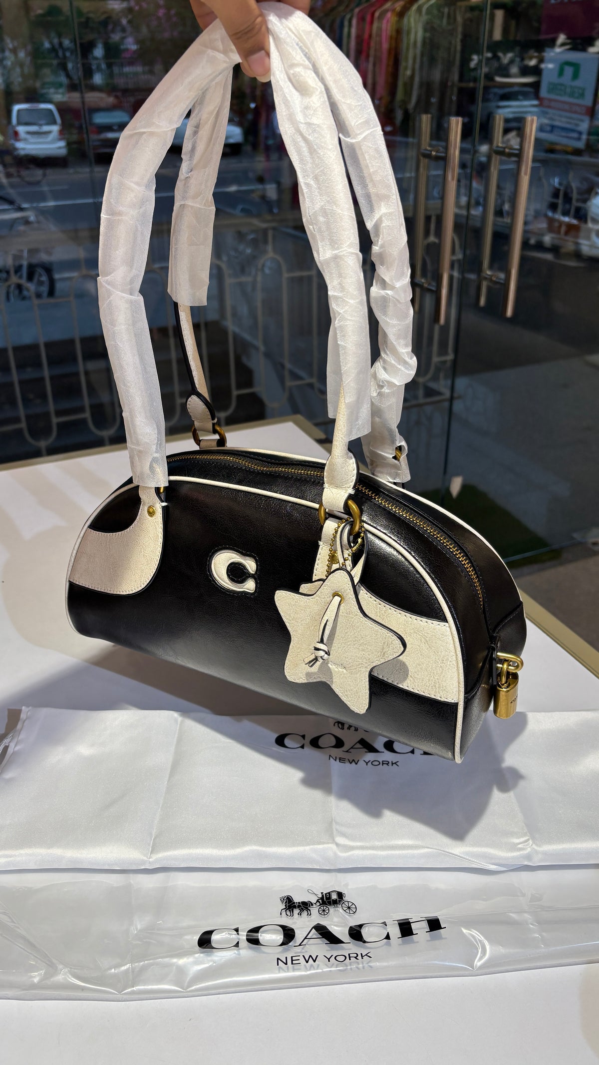 Vintage-Inspired Two-Tone Leather Bag