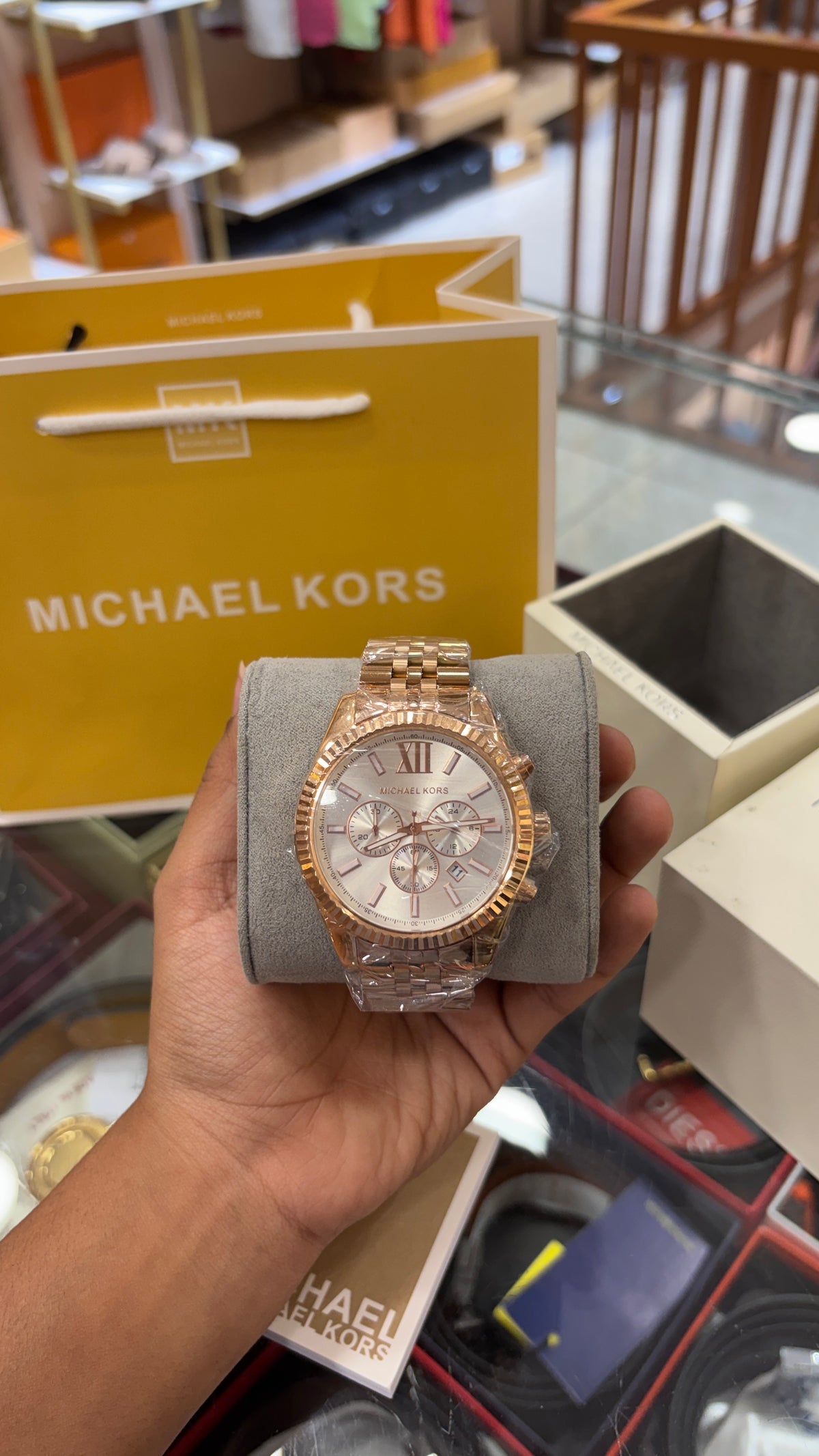 Mk8313 rose gold analog watch