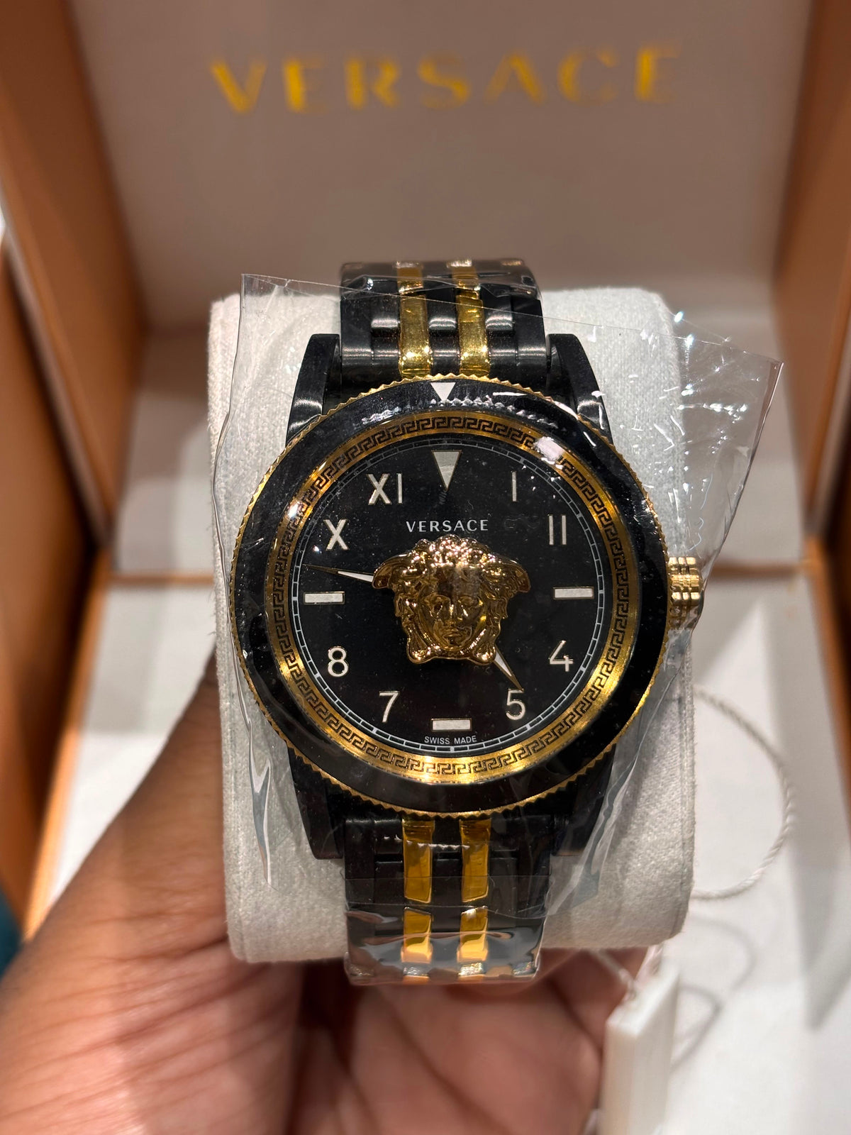 VE2V00422 V-Palazzo Watch for Men