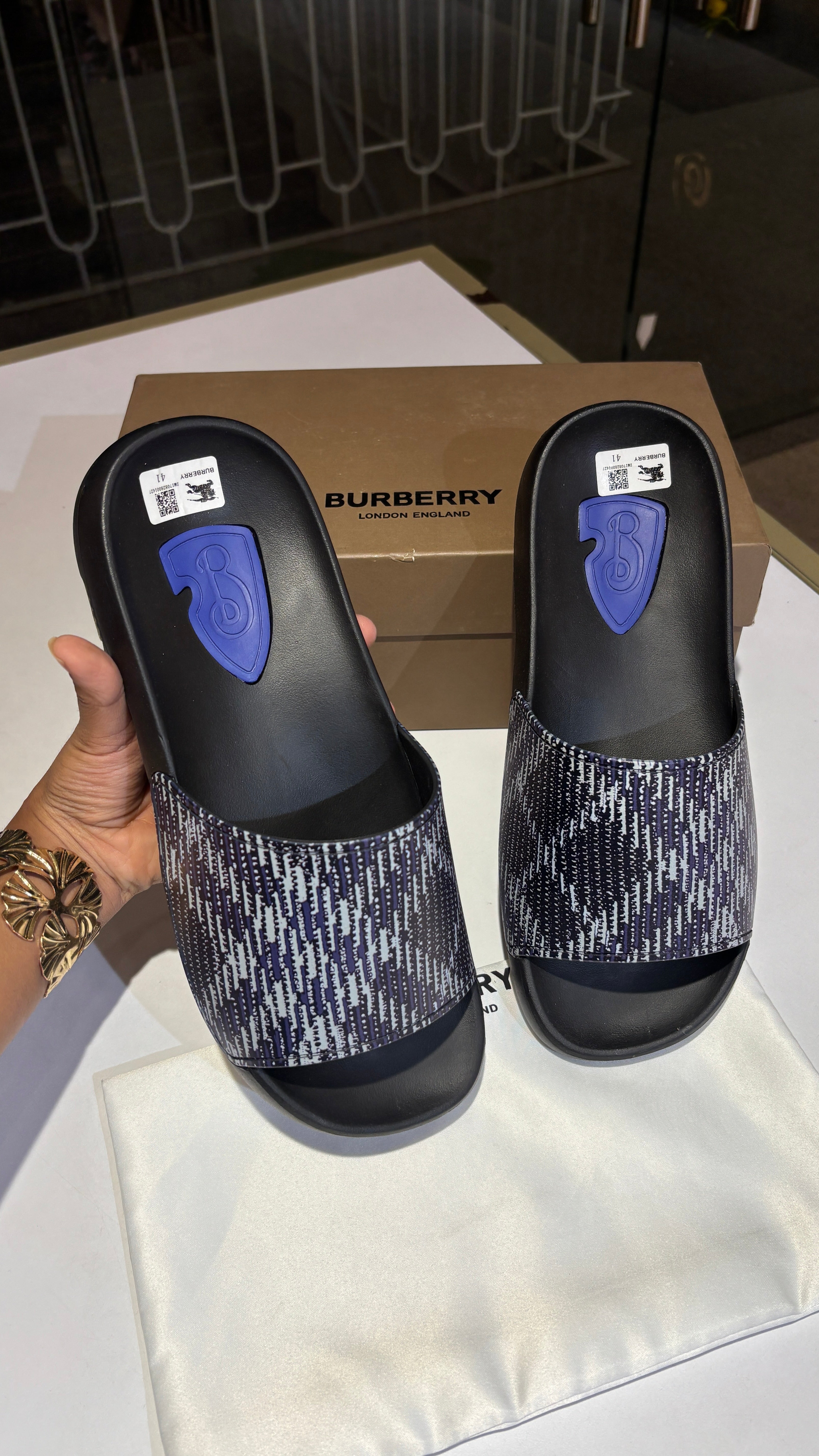 Classic Check Patterned Slides