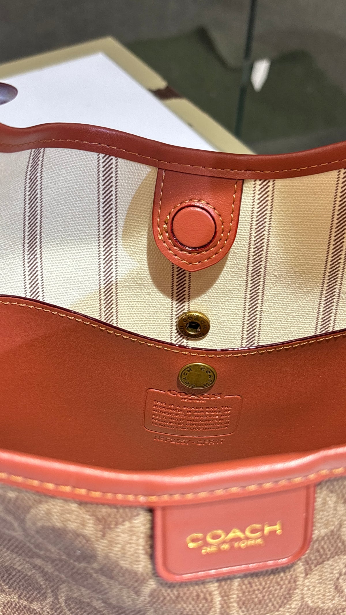 Signature Brooklyn Shoulder bag