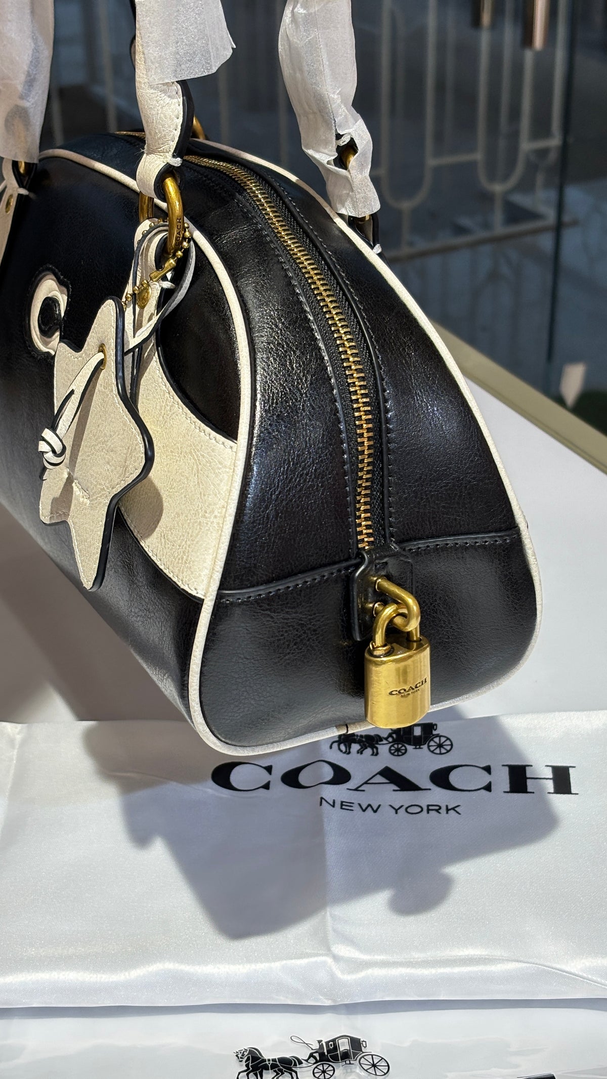 Vintage-Inspired Two-Tone Leather Bag