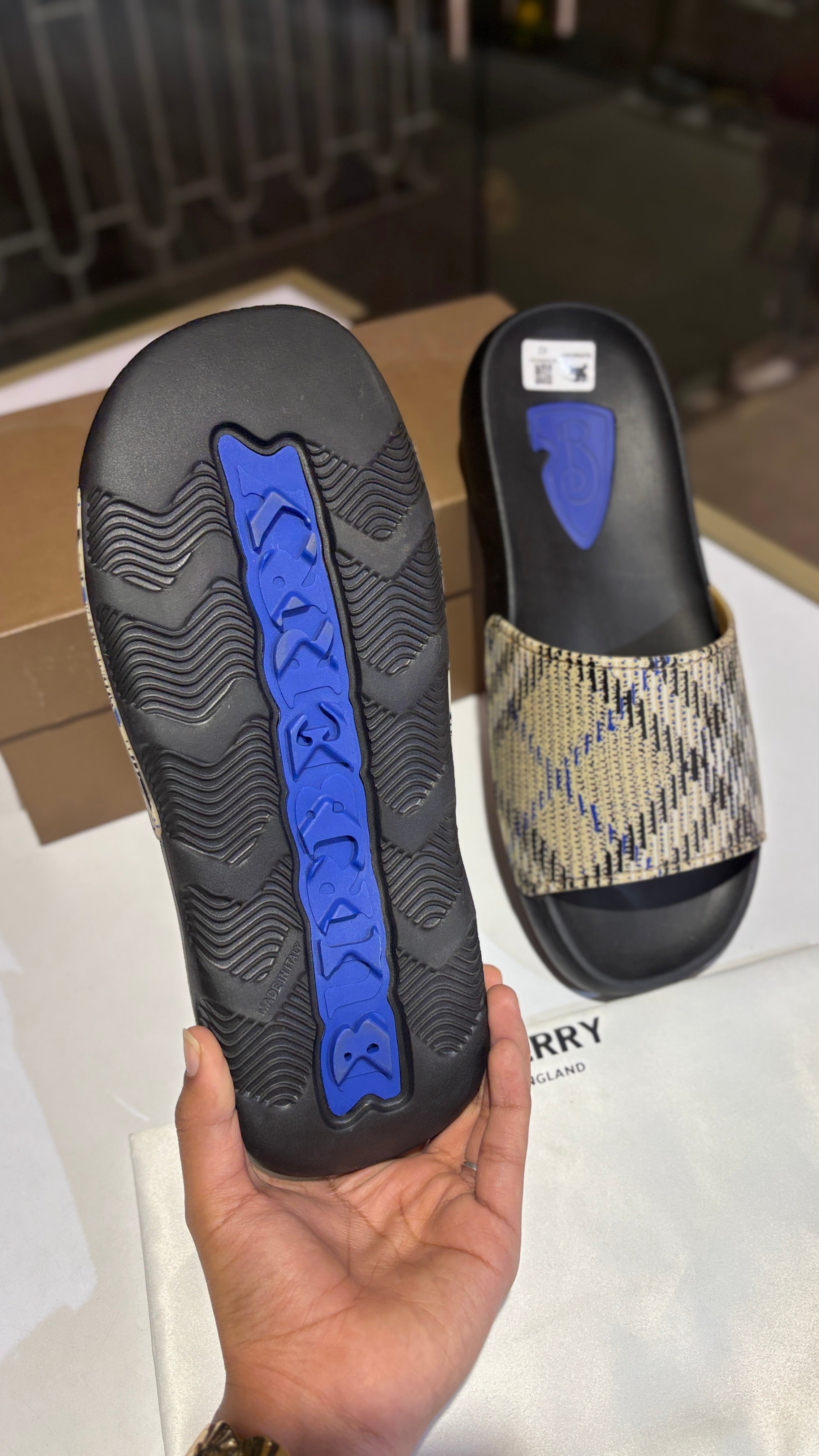 Classic Check Patterned Slides