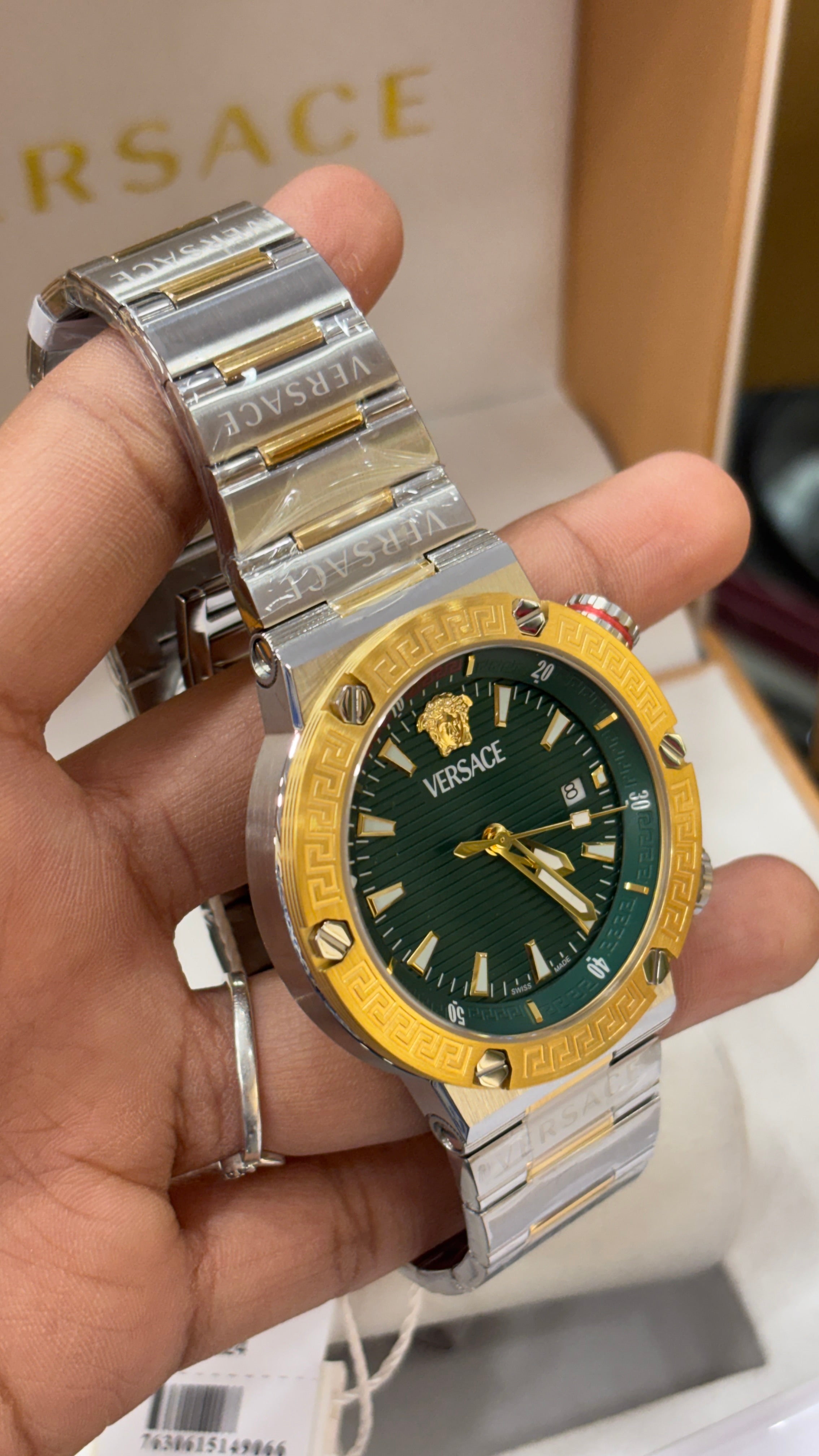 VE8G00524 Greca Logo Diver Analog Watch for Men