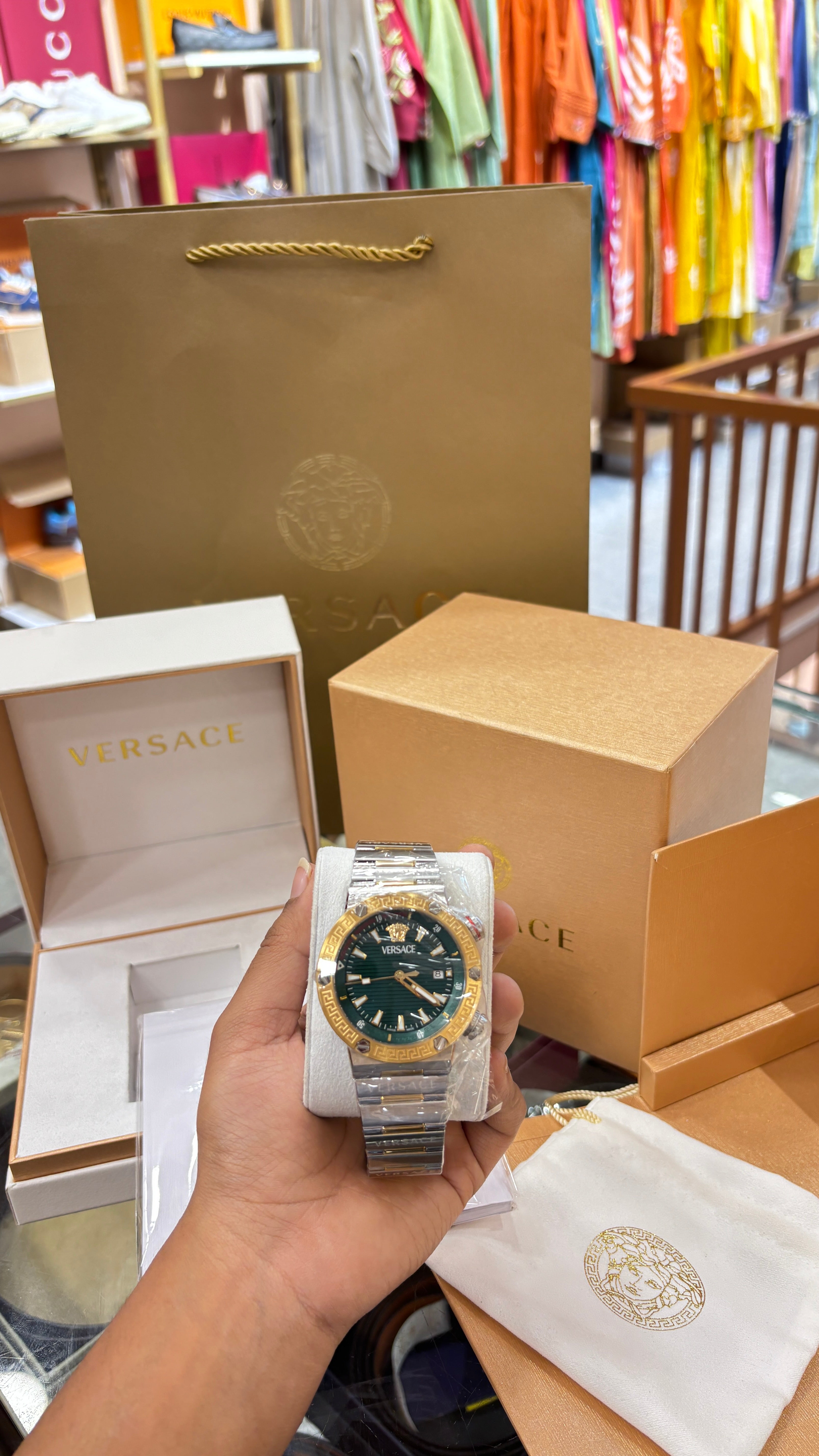 VE8G00524 Greca Logo Diver Analog Watch for Men