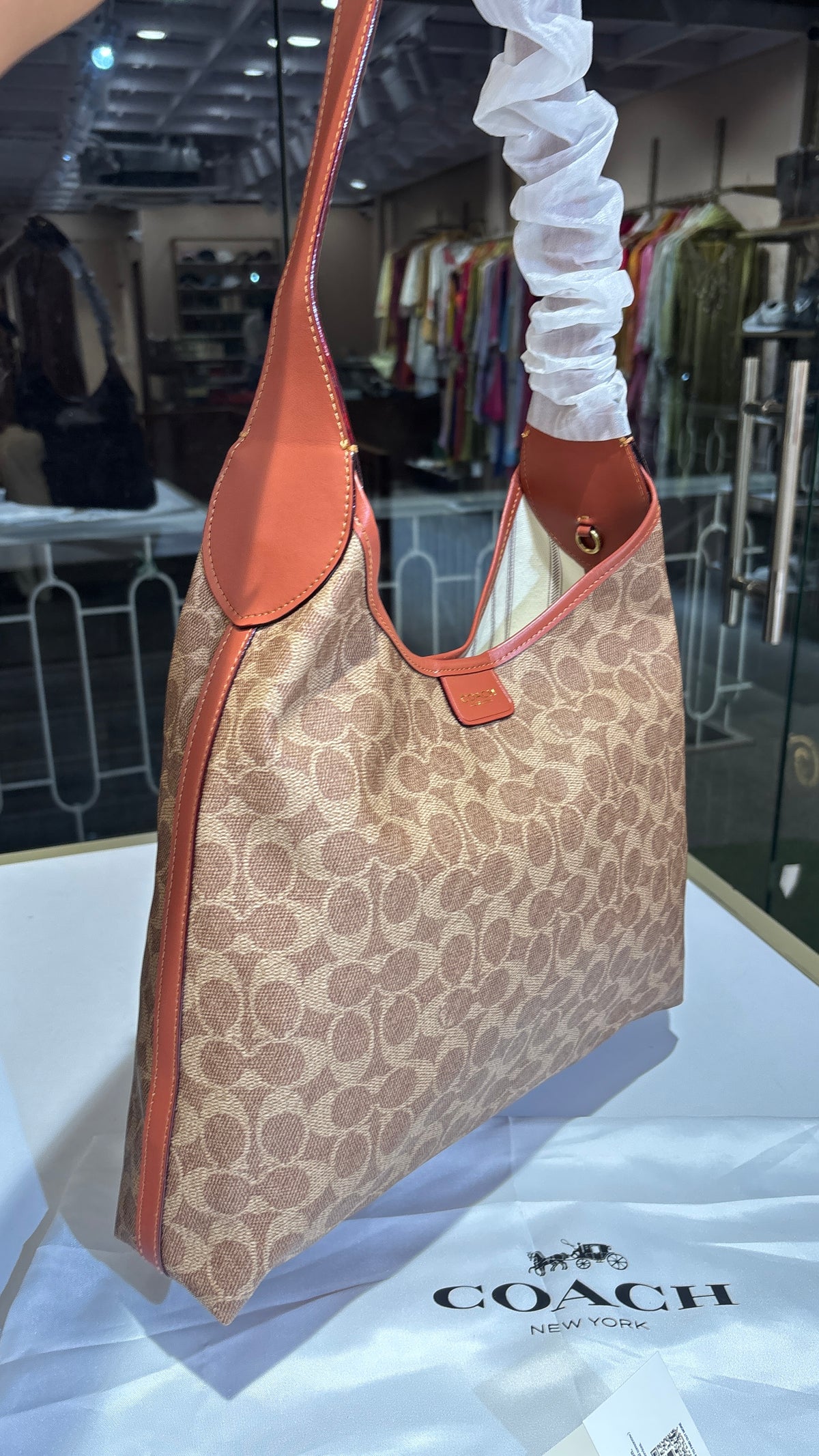 Signature Brooklyn Shoulder bag