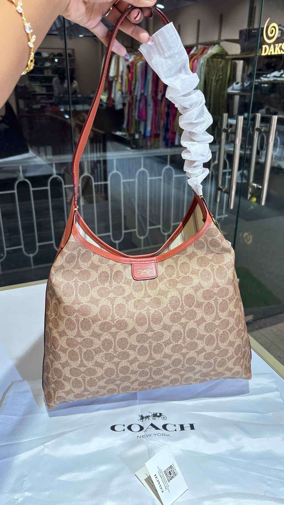Signature Brooklyn Shoulder bag