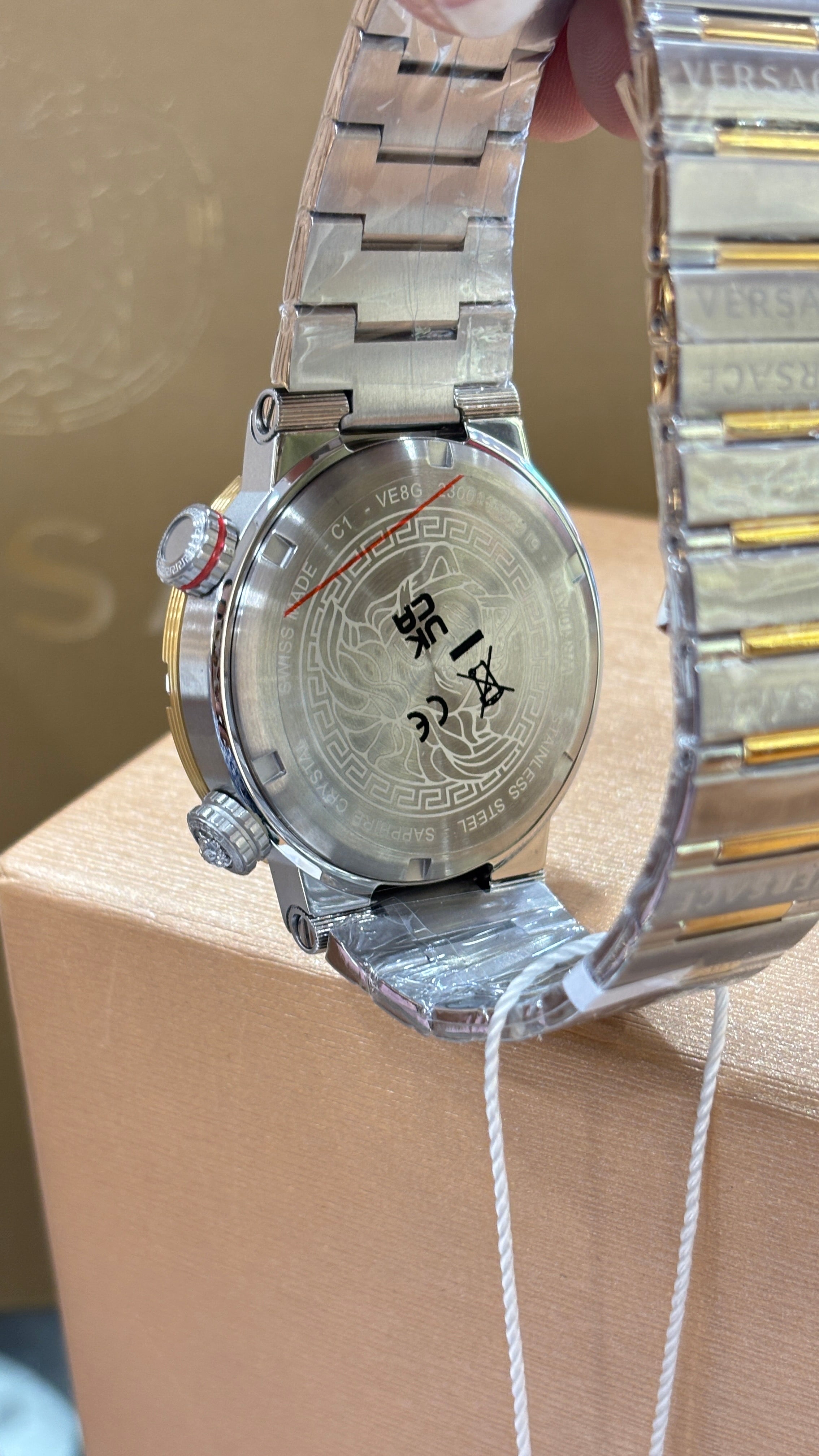 VE8G00524 Greca Logo Diver Analog Watch for Men