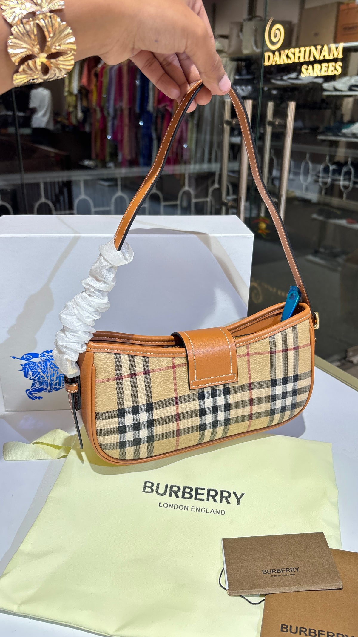 Signature Check Detail Shoulder bag