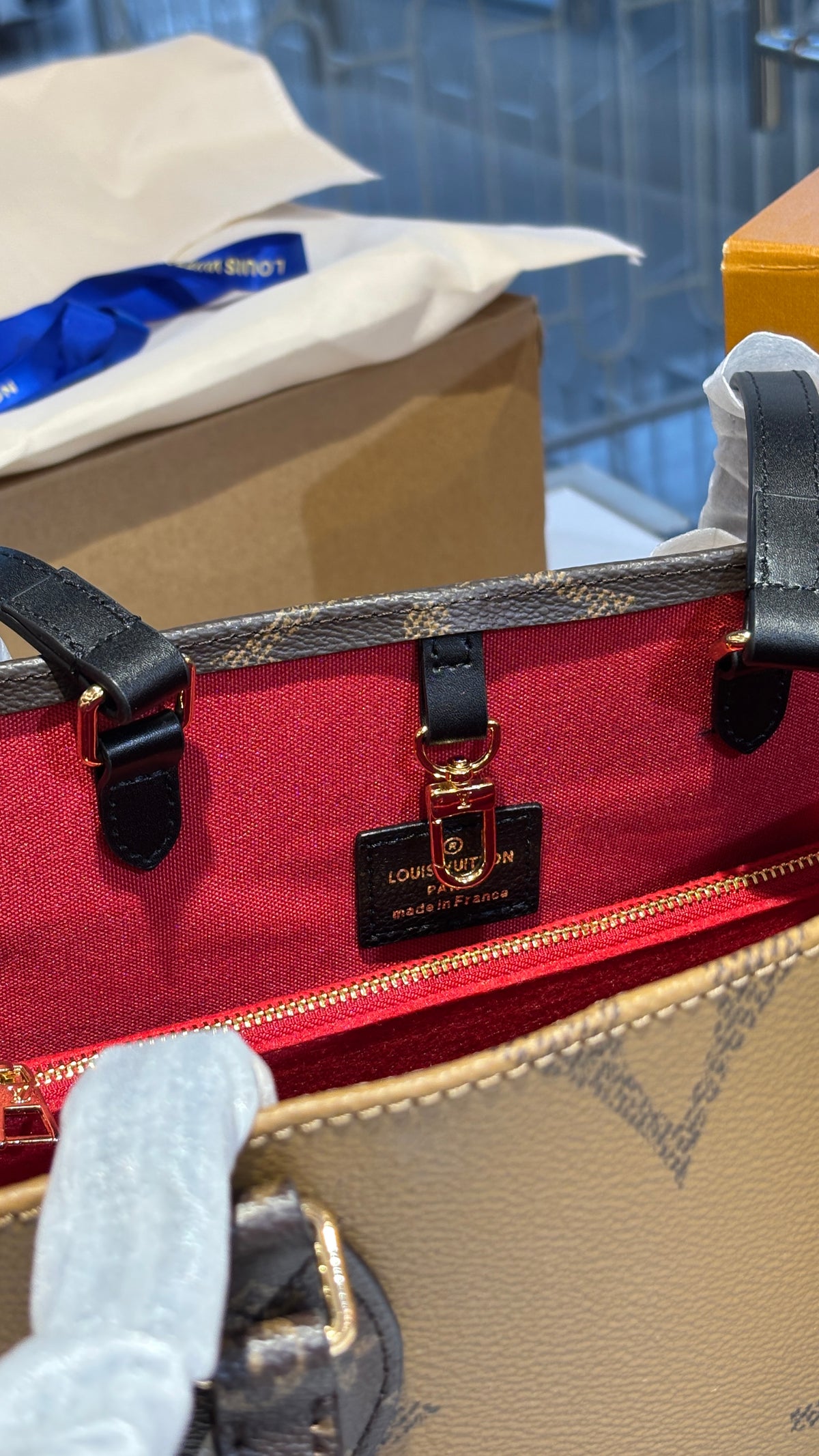 Dual tone Structured Tote with Detachable Compartment