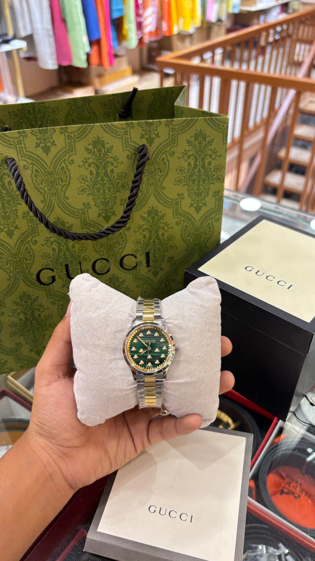 YA1265042 Signature Green dial bee watch