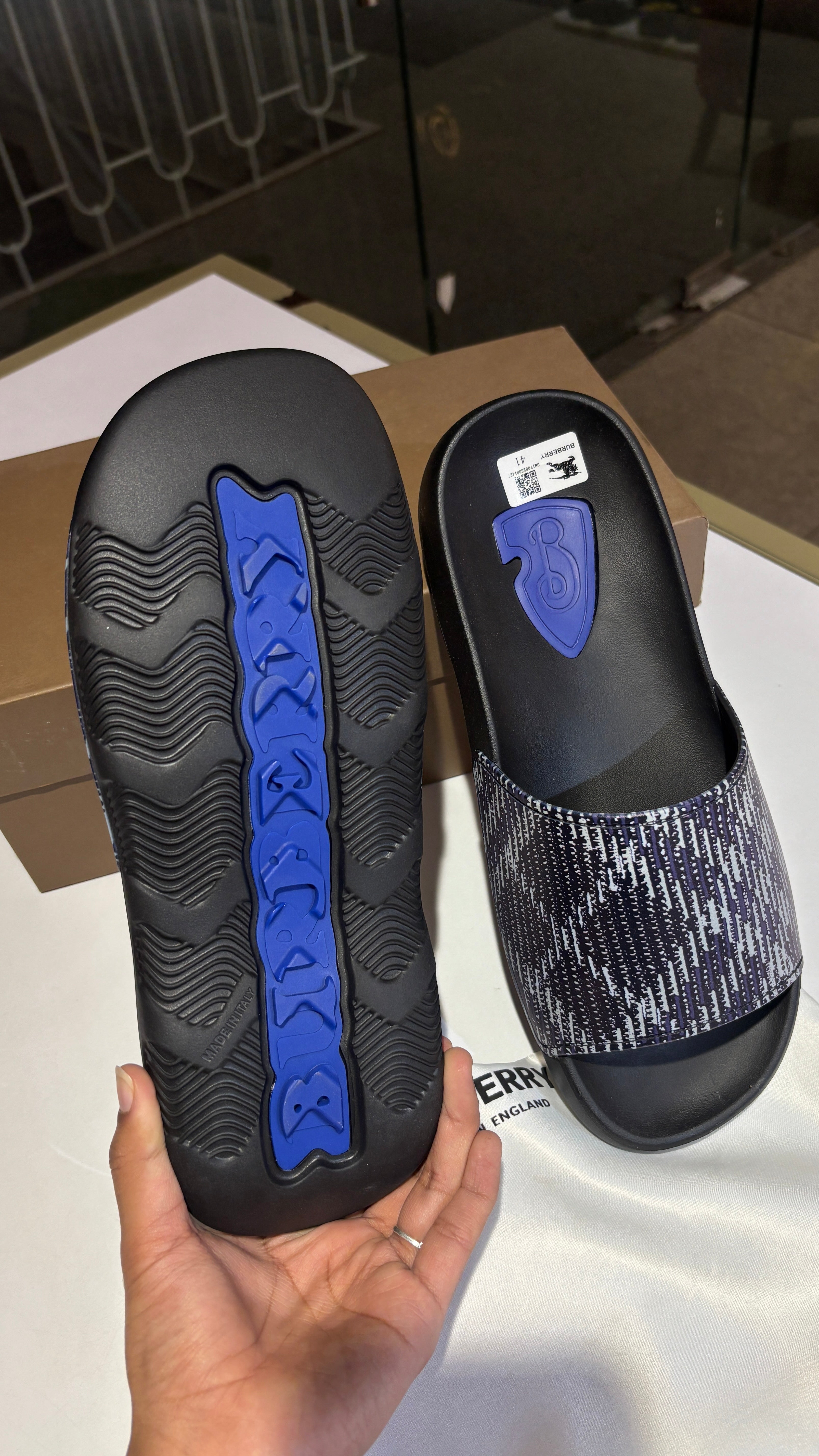 Classic Check Patterned Slides