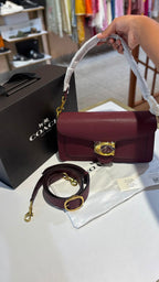 Structured tabby bag with detachable straps