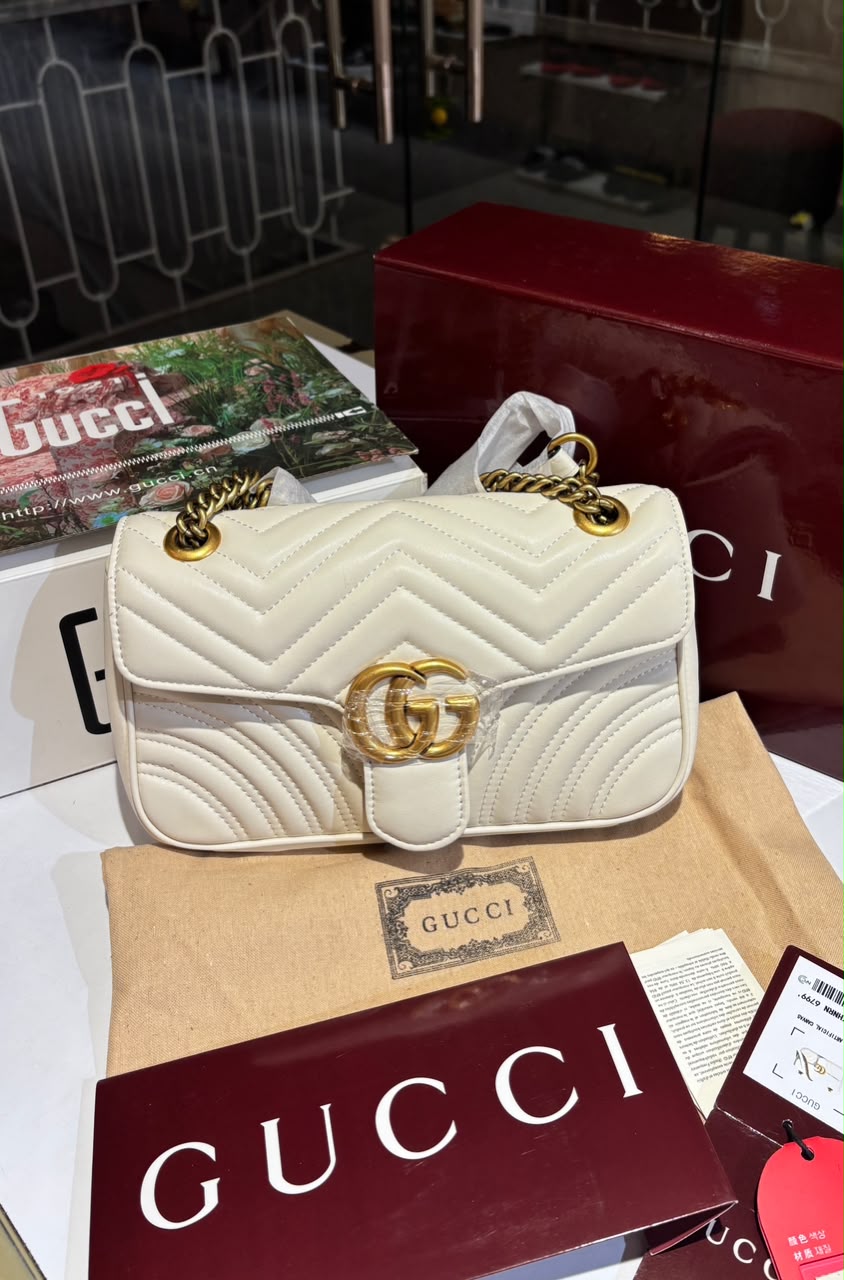 Iconic Quilted Medium Chain Bag